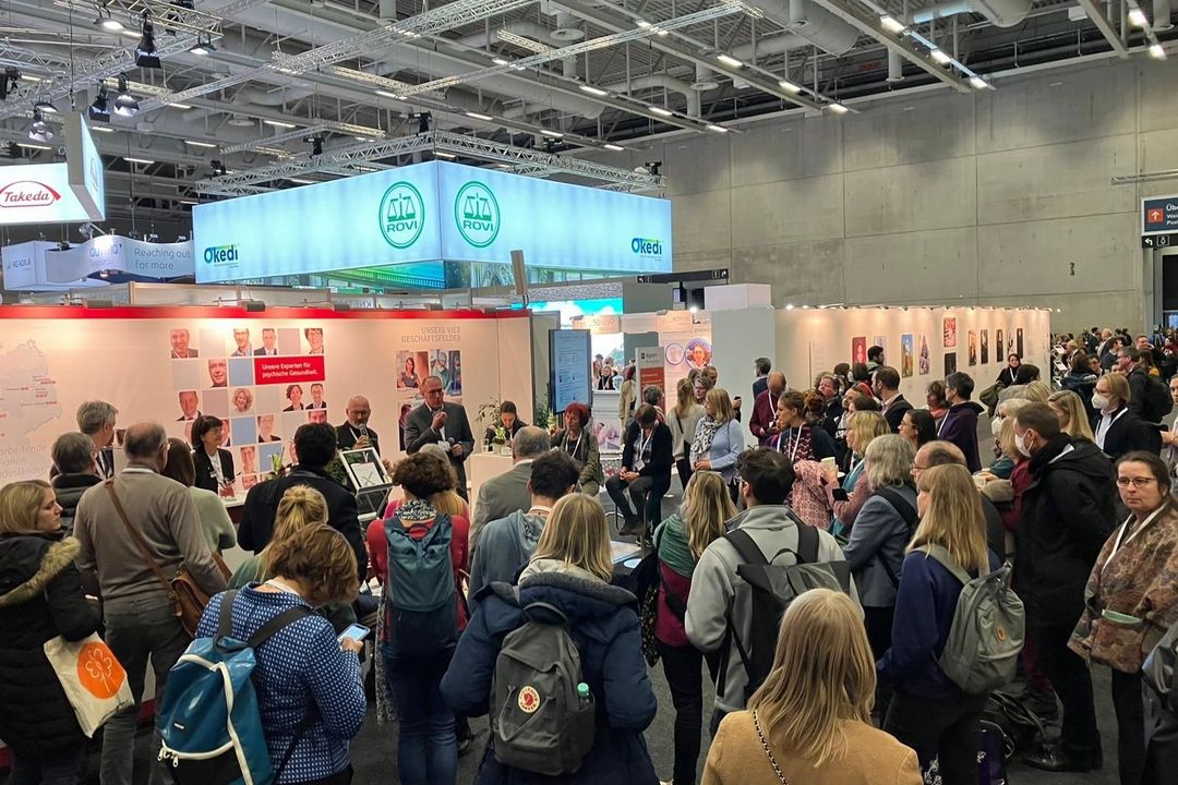 Großer Andrang am Stand der Alexianer beim DGPPN Kongress. 