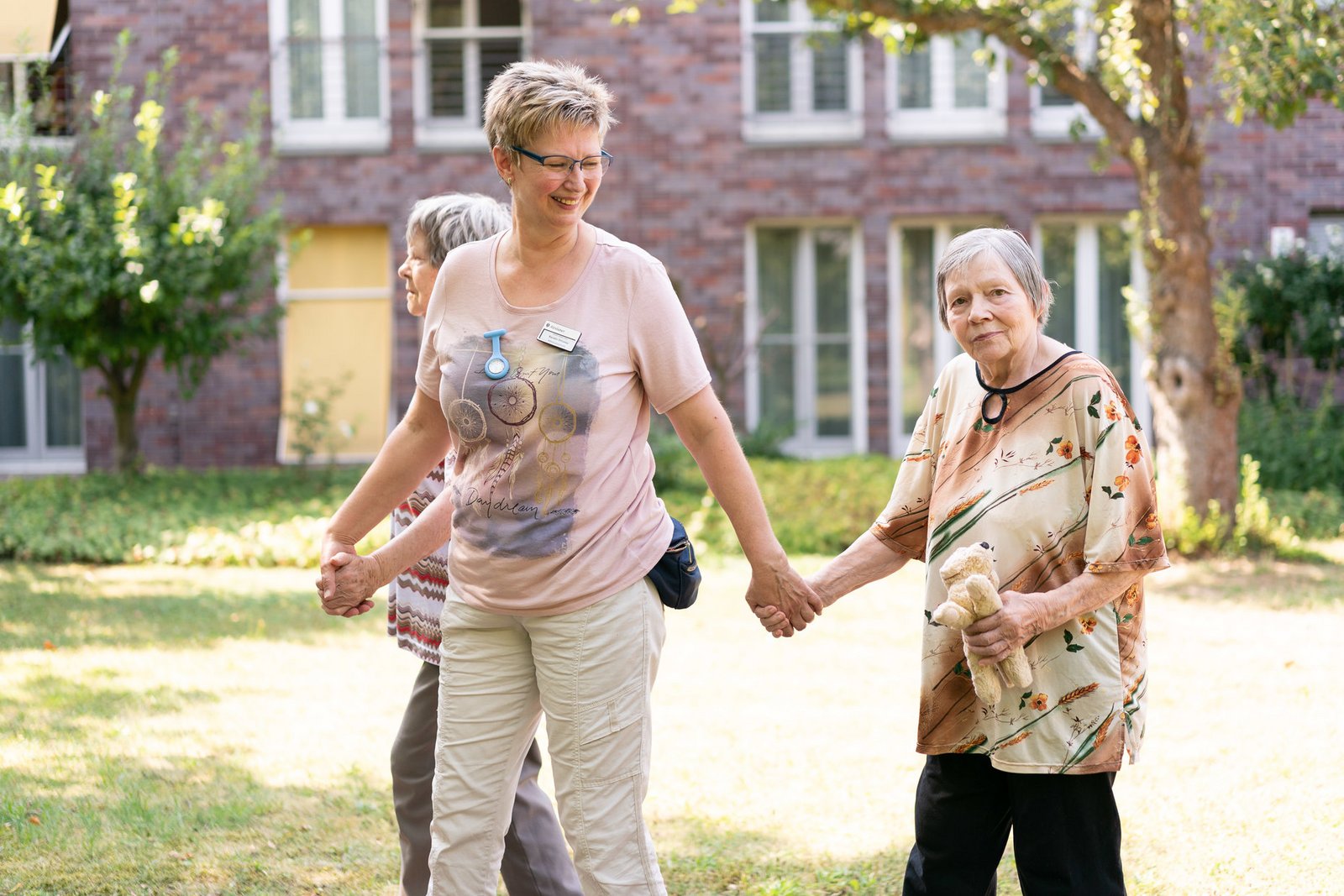 Spaziergang mit dementiell erkrankten Menschen