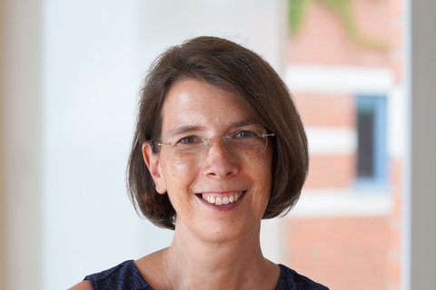 Portraitbild Dr. Sandra Schäfer